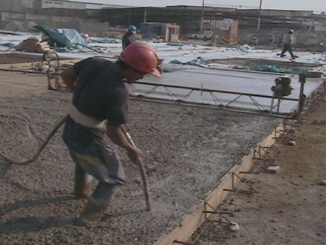 Fotos de Construcion de pisos industriales con maquinas alisador en