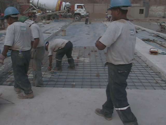 Fotos de Construcion de pisos industriales con maquinas alisador en