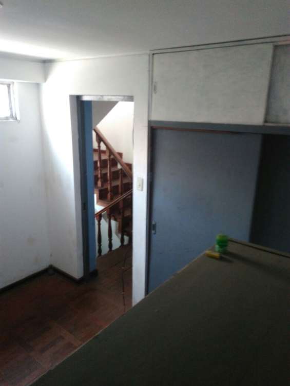 Casa De Tres Pisos Y 6 Habitaciones Perfecta Para Familia Numerosa En Lima Casas En Venta 688152